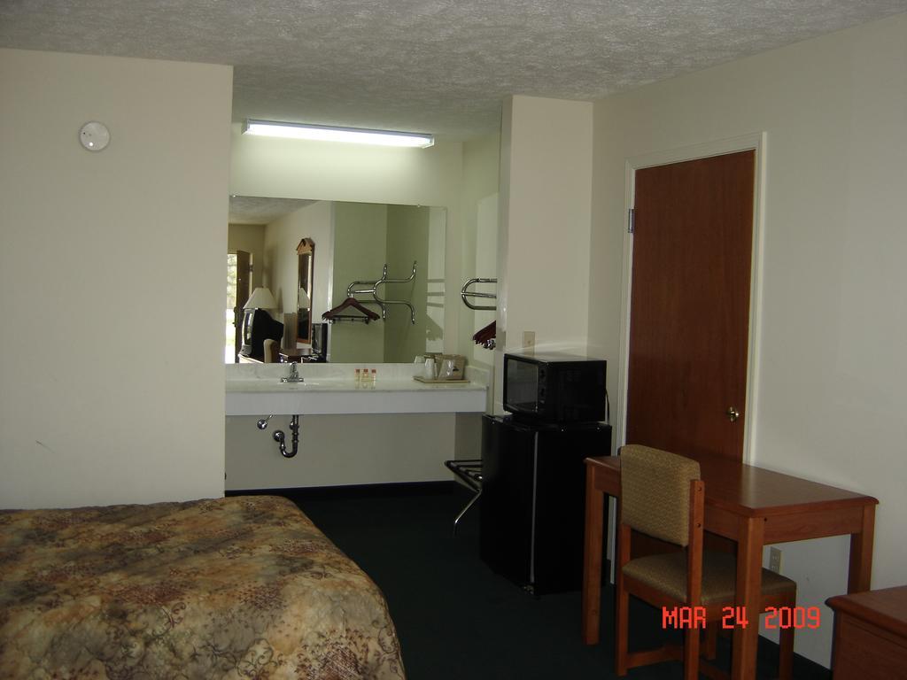 Homegate Inn Louisville Extérieur photo